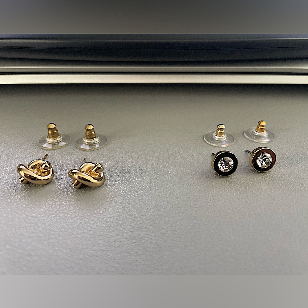 Kate Spade Earrings

Sailor Knot Earrings and Round Diamond Stud Earrings
